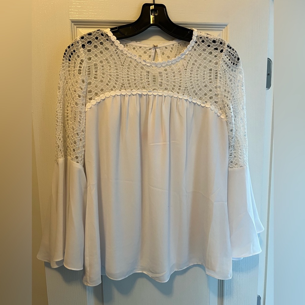 Cute Lilly Pulitzer white blousy shirt.